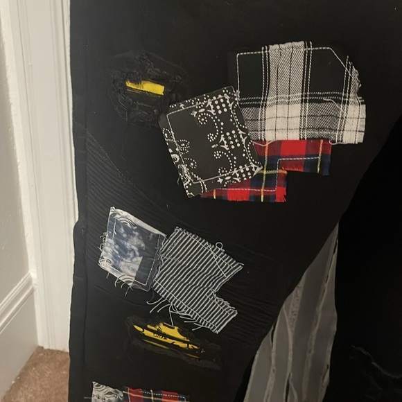 Patterned Black Ripped Jeans - Picture 5 of 5